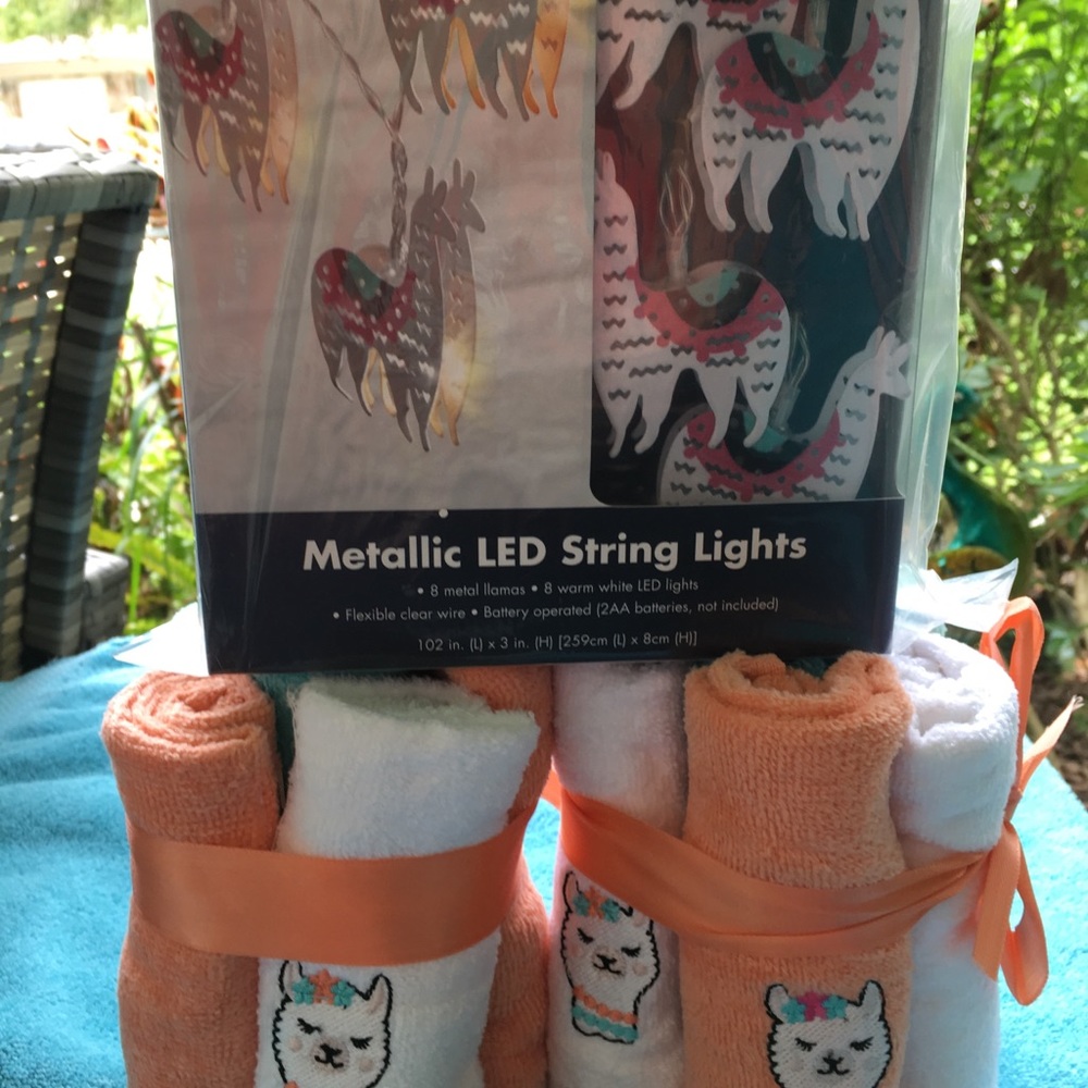 🌲🌲NWOT  Llama dorm set🌲